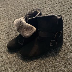 Women’s fuzzy boots